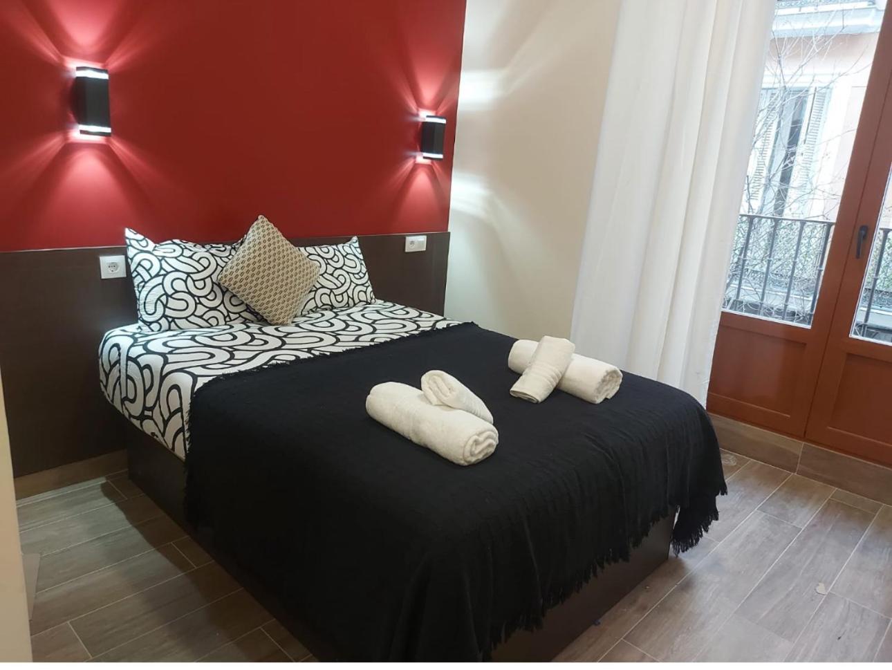 Hostal “ Infantas” Мадрид Екстериор снимка