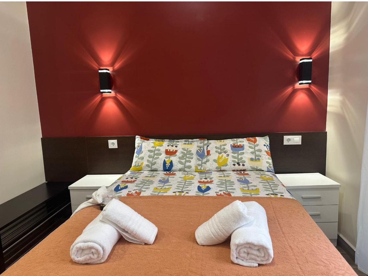 Hostal “ Infantas” Мадрид Екстериор снимка