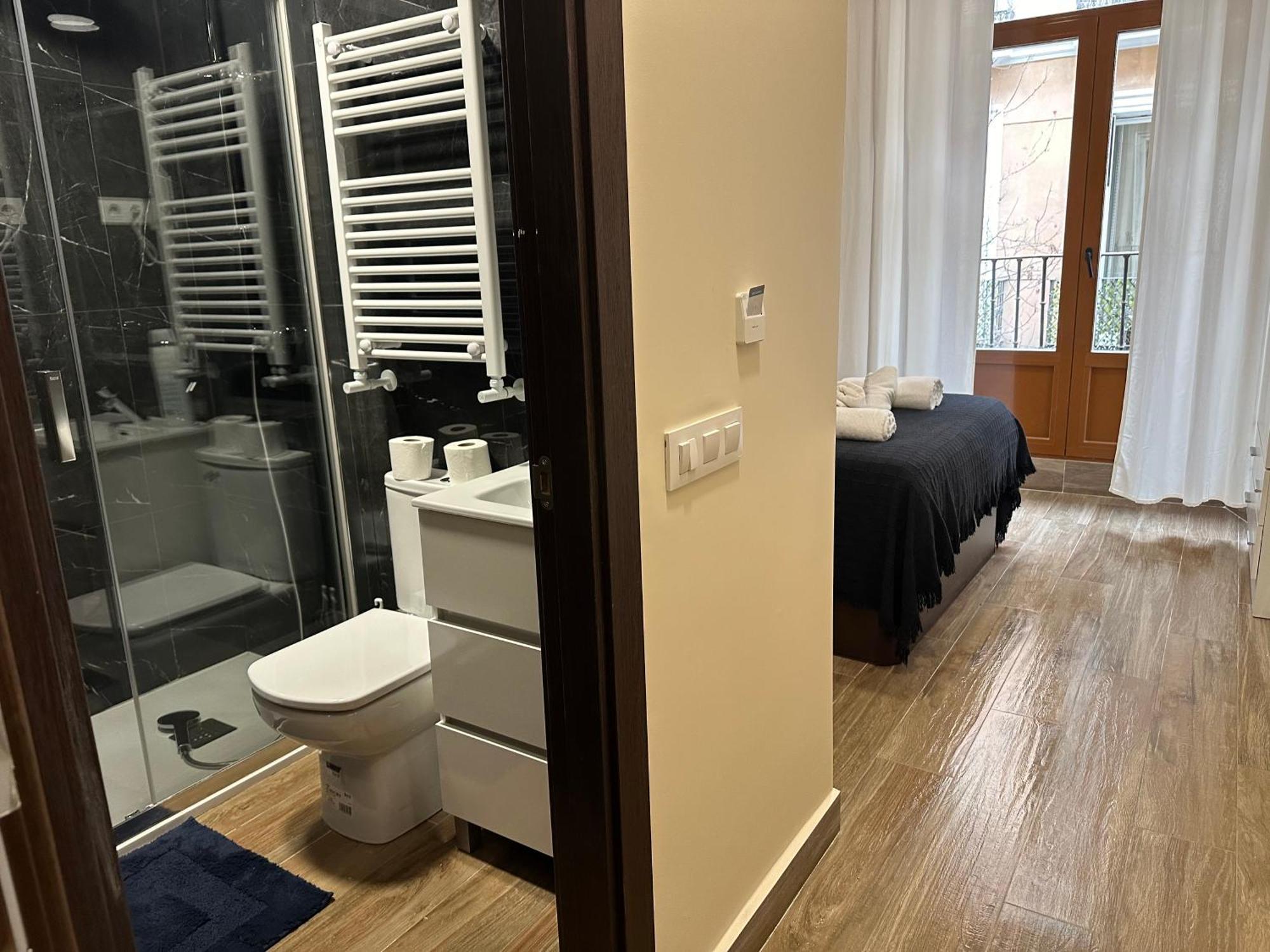 Hostal “ Infantas” Мадрид Екстериор снимка
