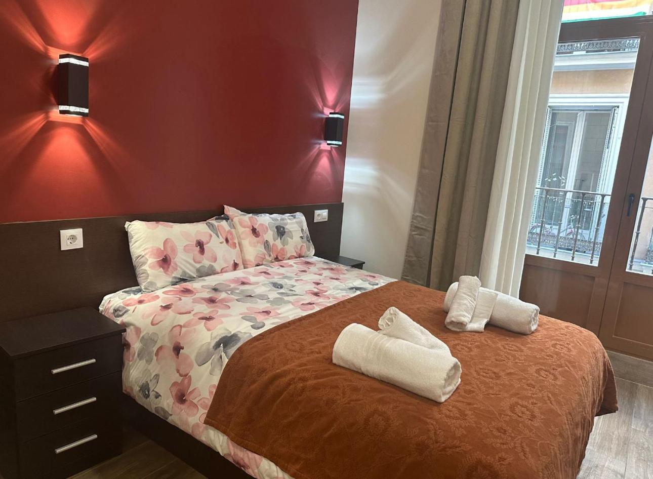 Hostal “ Infantas” Мадрид Екстериор снимка