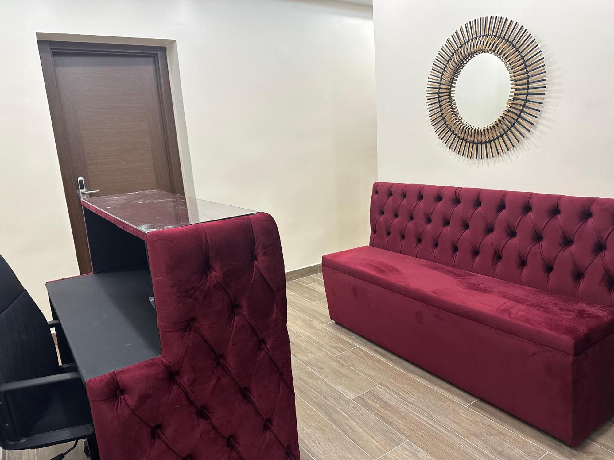 Hostal “ Infantas” Мадрид Екстериор снимка