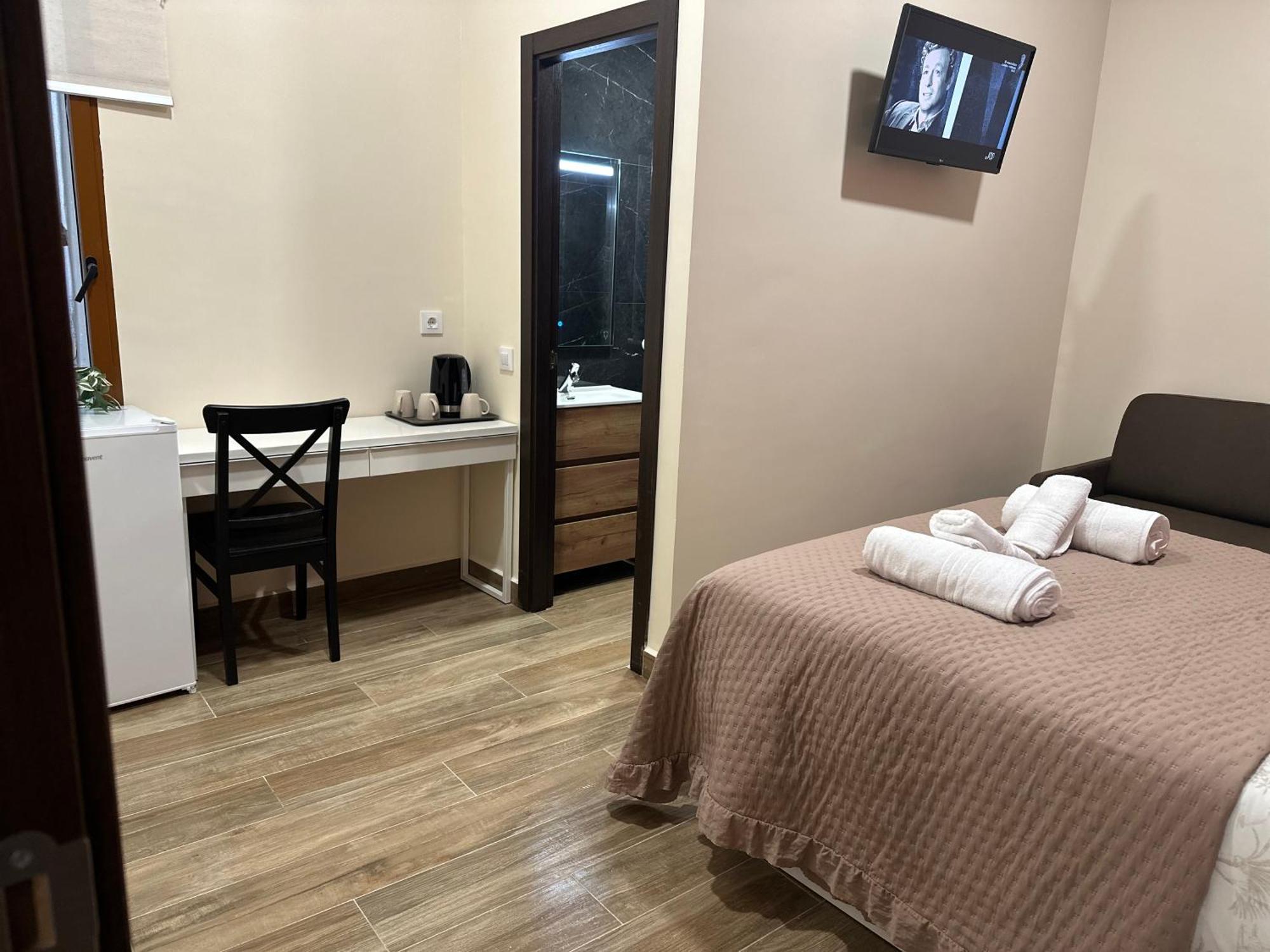 Hostal “ Infantas” Мадрид Екстериор снимка