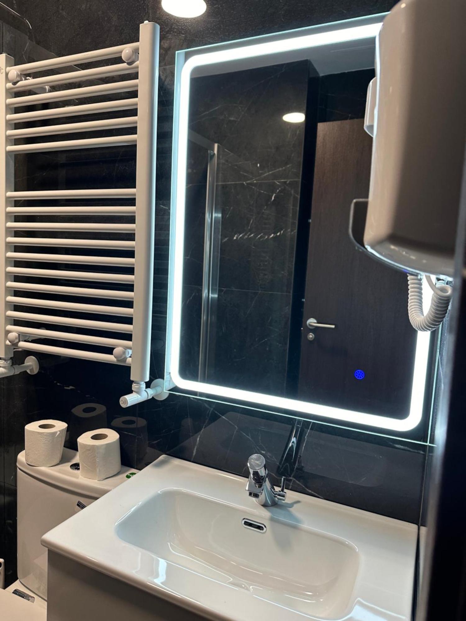 Hostal “ Infantas” Мадрид Екстериор снимка